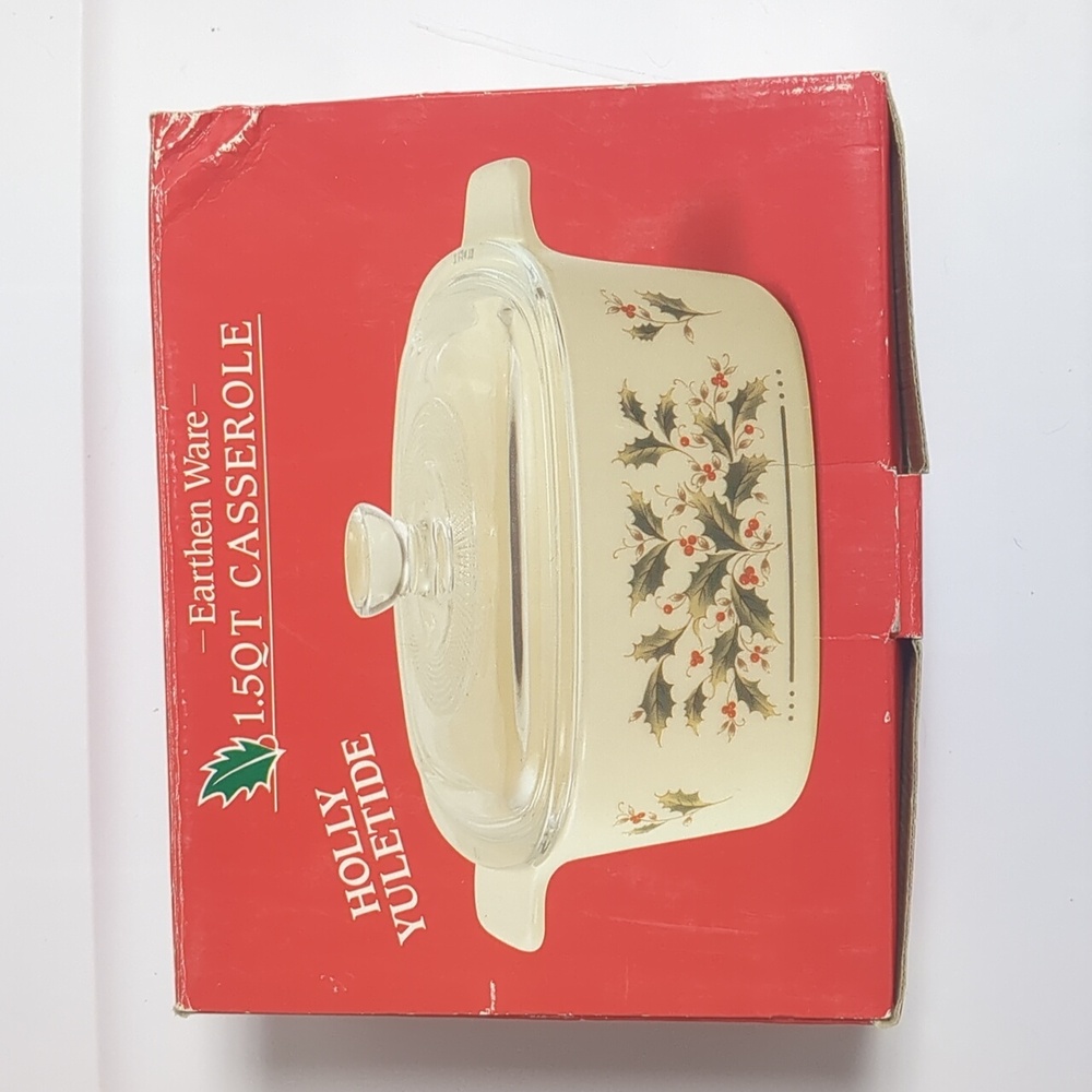 Holly Yuletide 1.5QT Earthenware Casserole
